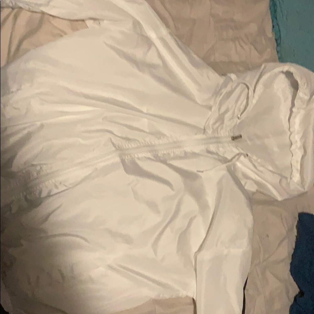 White wind breaker